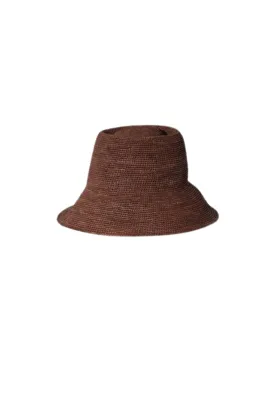 Felix Hat in Dark Earth