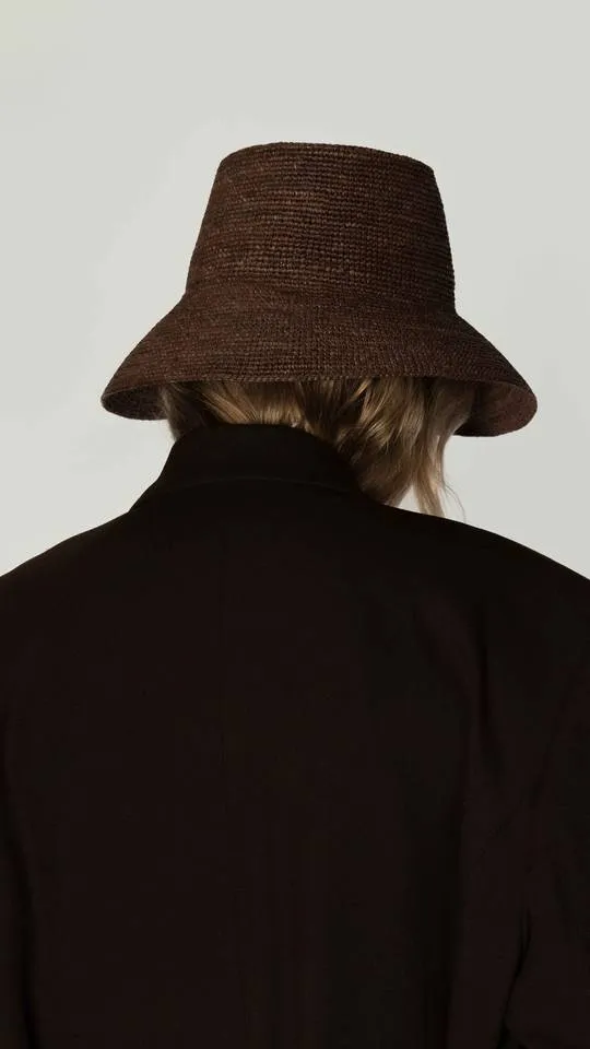 Felix Hat in Dark Earth