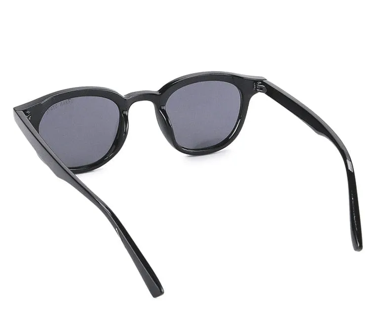 Plastic Frame Retro Fashion Sunglasses - Black Black